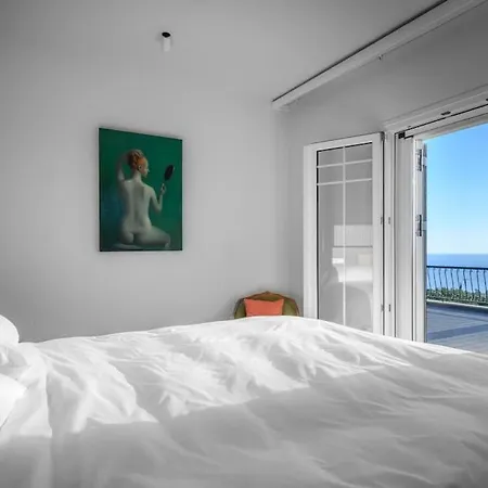 Luxury Mansion With Extraordinary Sea Views!