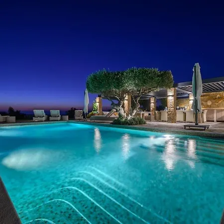 Luxury Mansion With Extraordinary Sea Views!